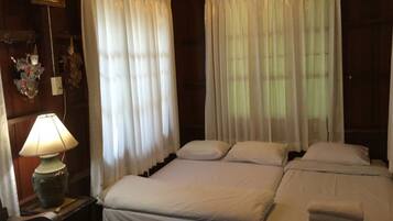 Superior House | Desk, free WiFi