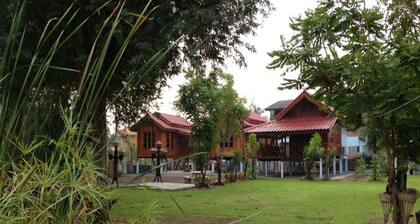 The Little Lopburi Village