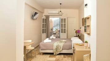 Studio with Partial Sea View (2 Adults) | Ropa de cama de alta calidad, caja fuerte, cunas gratuitas y wifi gratis