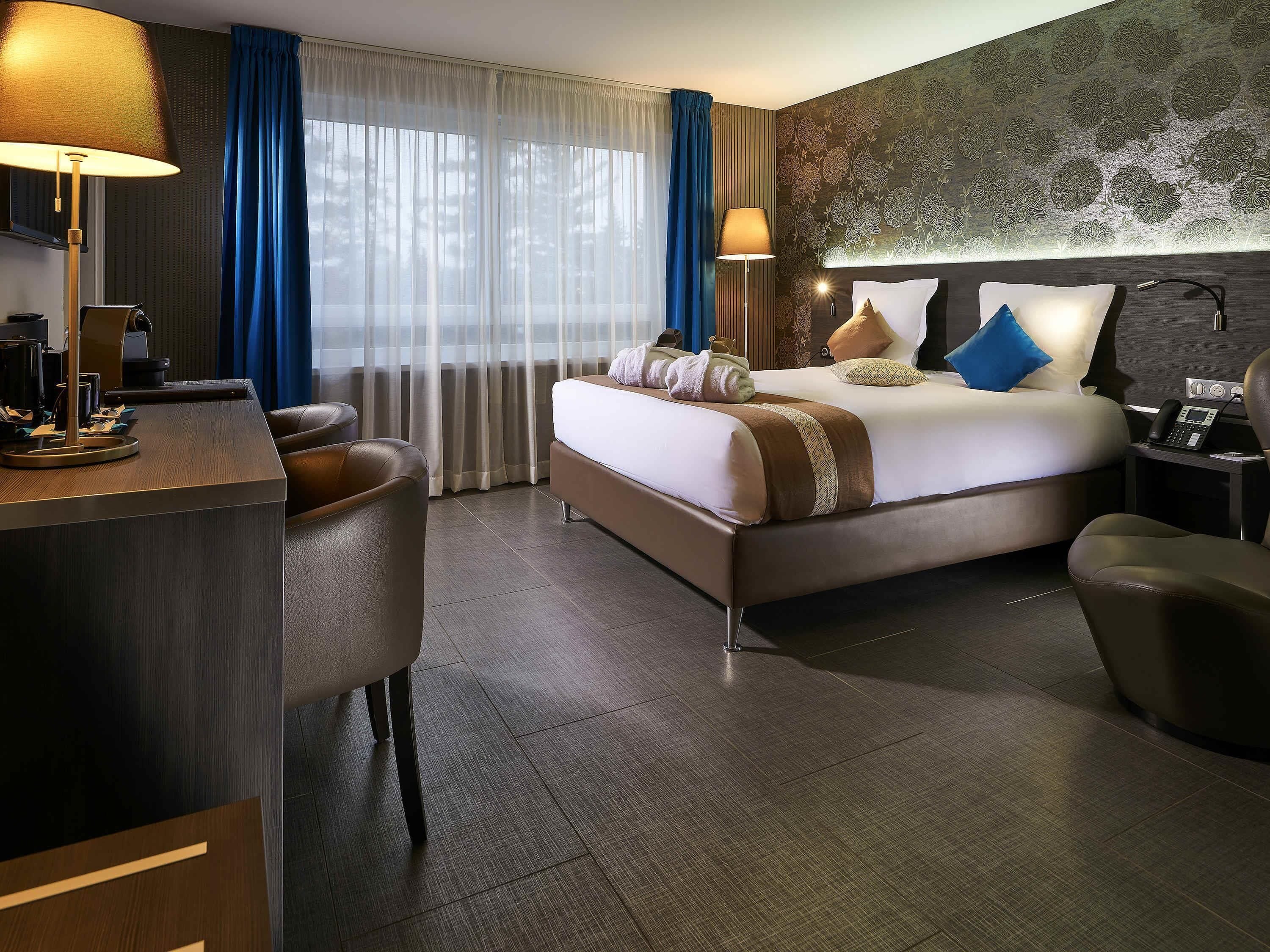 Premium bedding, pillowtop beds, in-room safe, desk