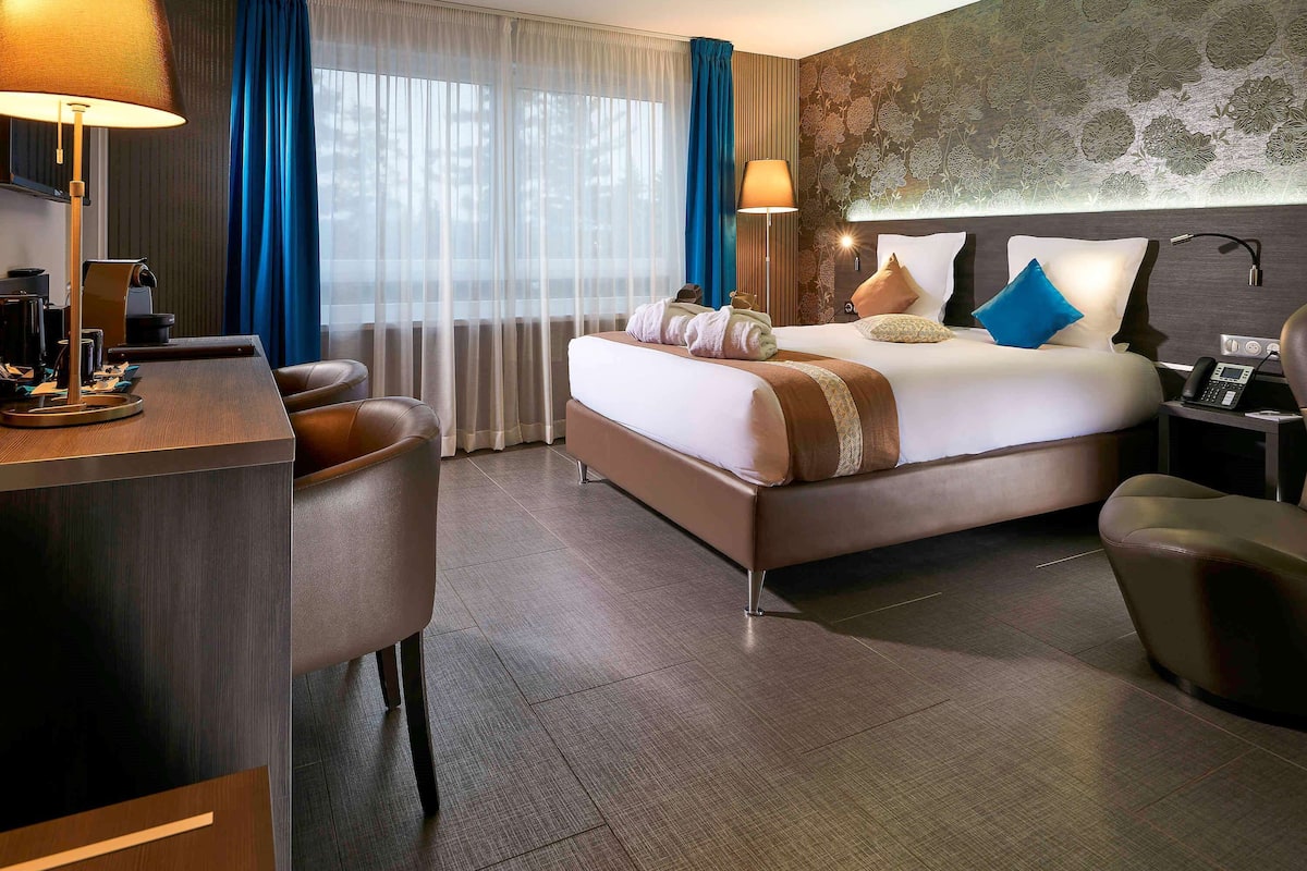 Privilege, Room, 1 Double Bed | Premium bedding, pillowtop beds, in-room safe, desk