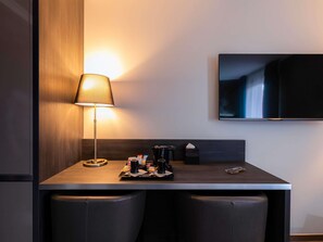 Premium bedding, pillowtop beds, in-room safe, desk - Mercure Bale Mulhouse Aeroport (Blotzheim)