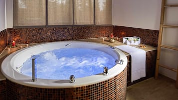 Espace de soins pour les couples, sauna, bain Ă remous, hammam, hammam