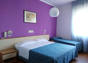 Phòng đôi Deluxe | Két bảo mật tại phòng, bàn, truy cập Internet không dây miễn phí 