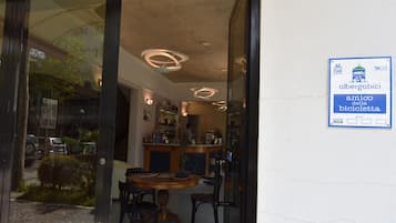 Vista frontal de la propiedad