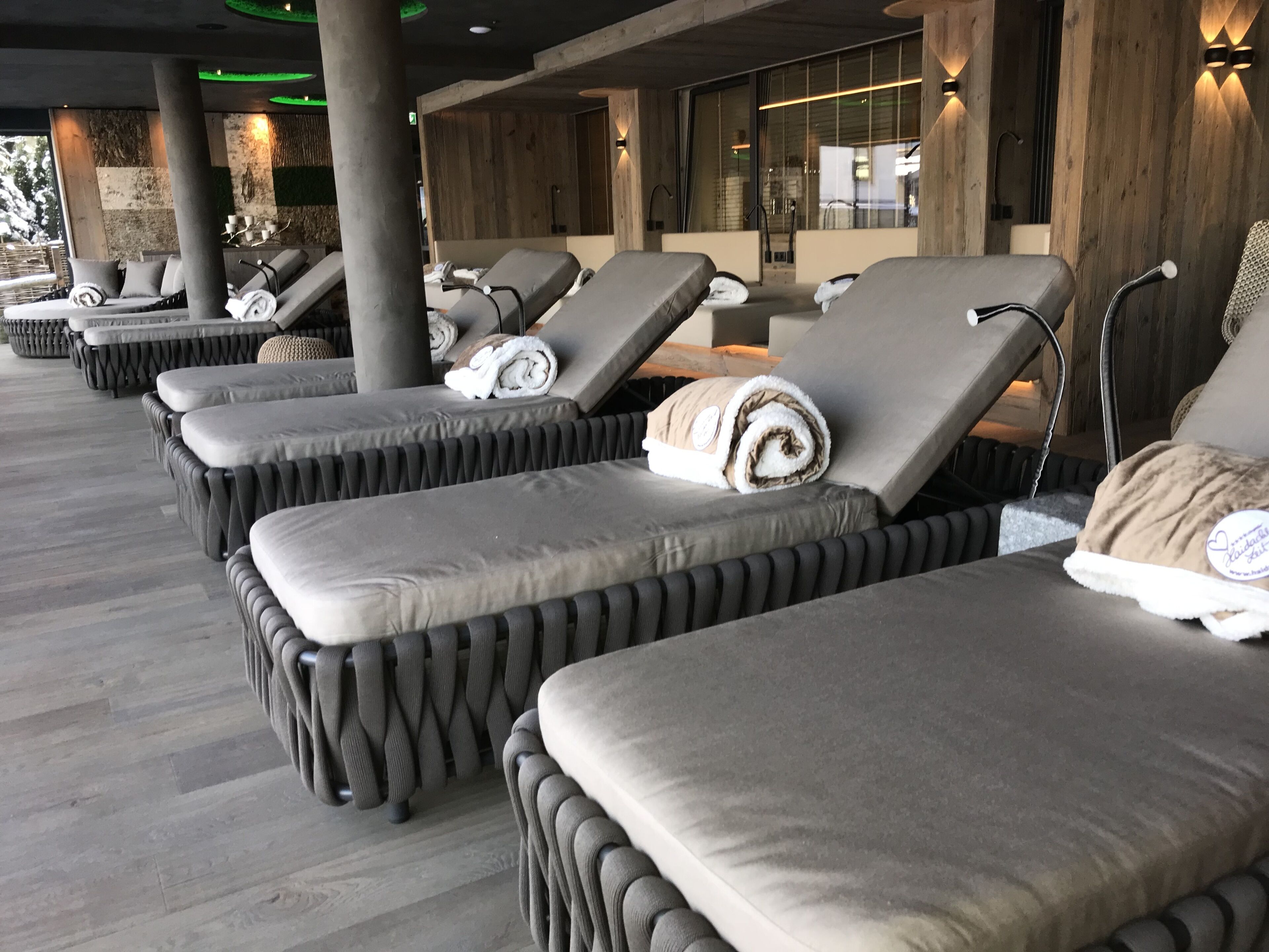 sauna, steam room, body treatments, aromatherapy, hot stone massages