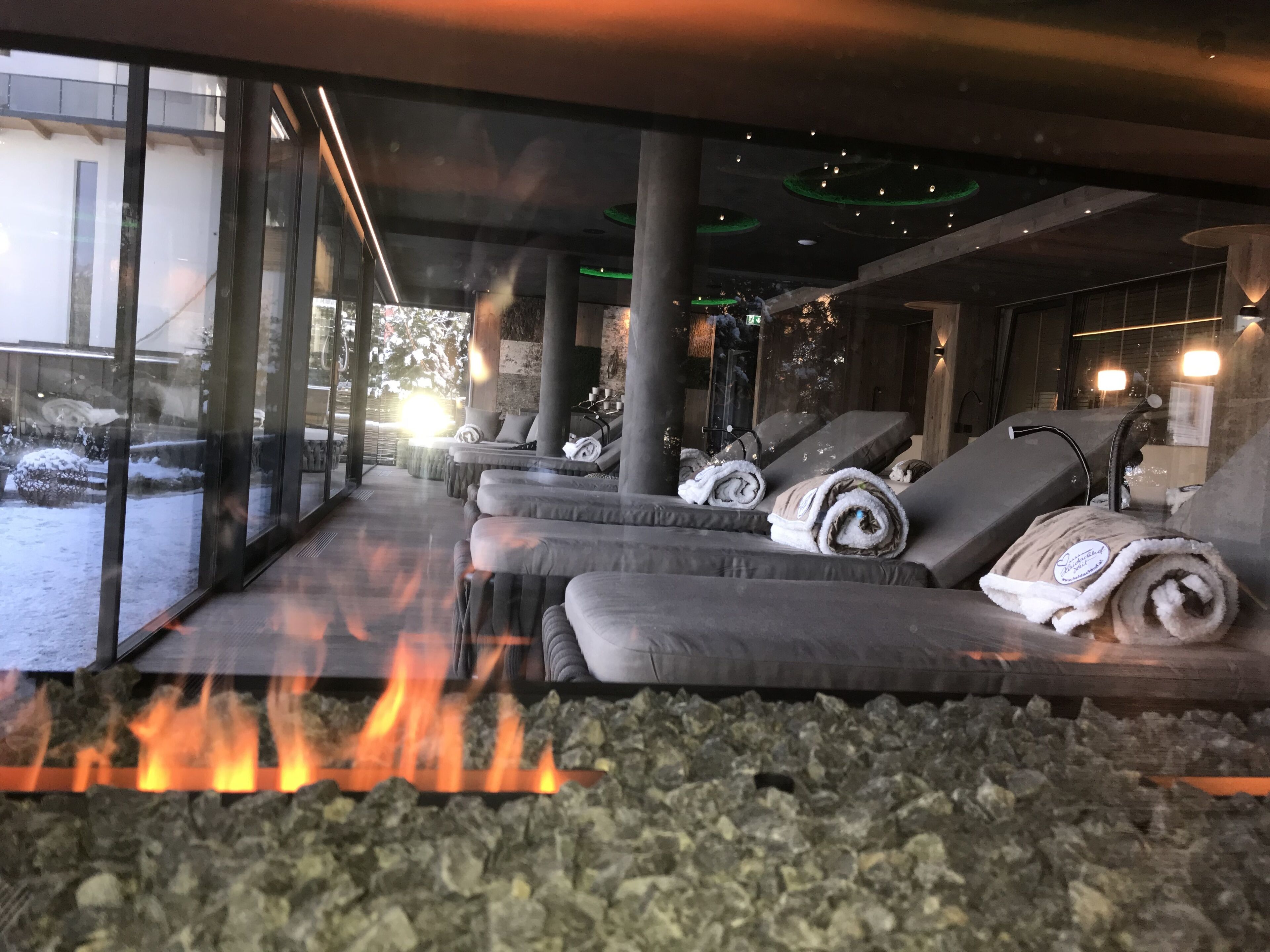 sauna, steam room, body treatments, aromatherapy, hot stone massages