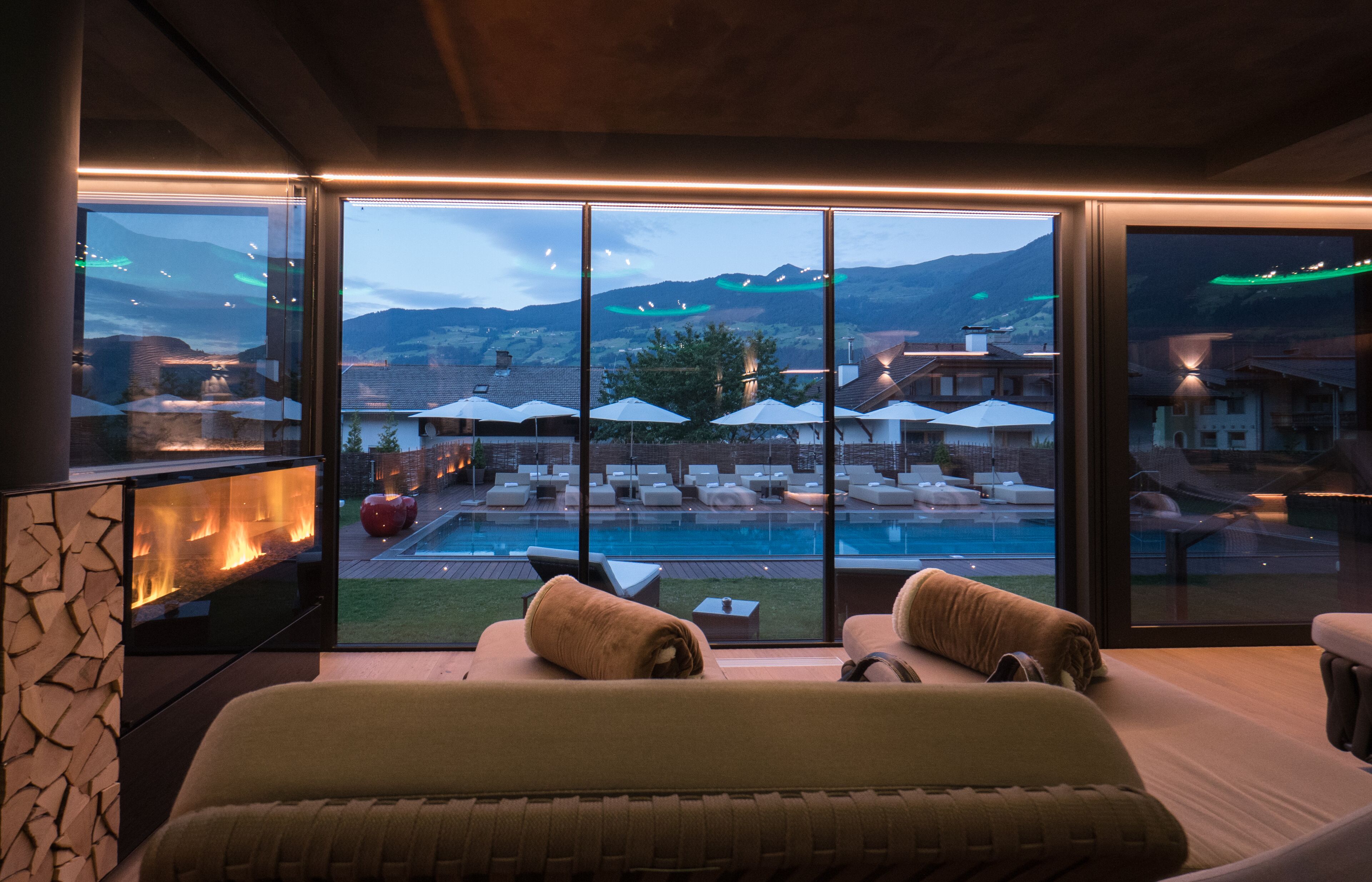 sauna, steam room, body treatments, aromatherapy, hot stone massages