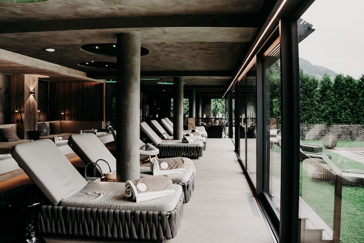 sauna, steam room, body treatments, aromatherapy, hot stone massages