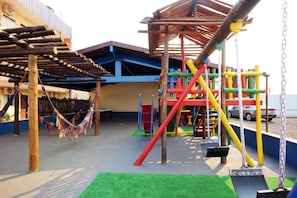 Zona de juegos infantil al aire libre