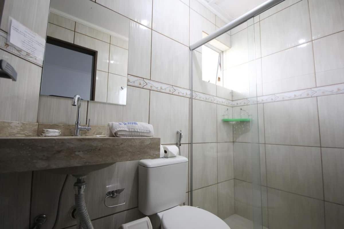 shower, free toiletries, towels