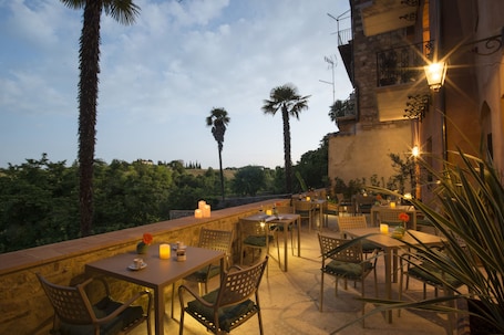 Terrace/patio. Palazzo Pacini