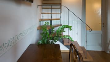 豪華四人房, 2 間臥室, 2 間浴室, 山景 | 意大利 Frette 床單、高級寢具、記憶棉床墊、迷你吧