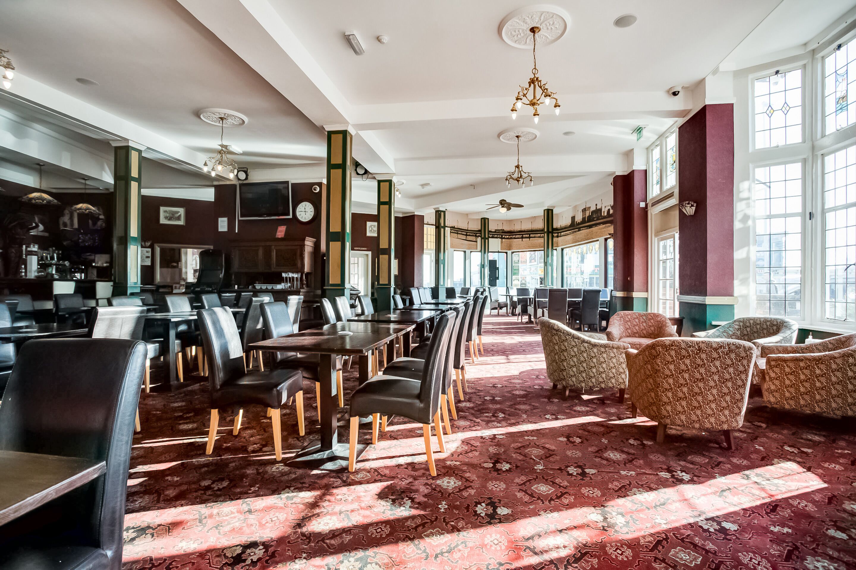 Daily buffet breakfast (GBP 8.95 per person)