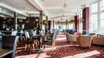 Daily buffet breakfast (GBP 8.95 per person)