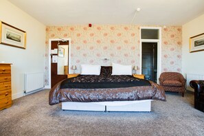 Free cribs/infant beds, rollaway beds, free WiFi, bed sheets - Grosvenor House Hotel (Skegness)