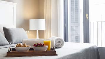 Estudio, balcón | Caja de seguridad en la habitación y insonorización