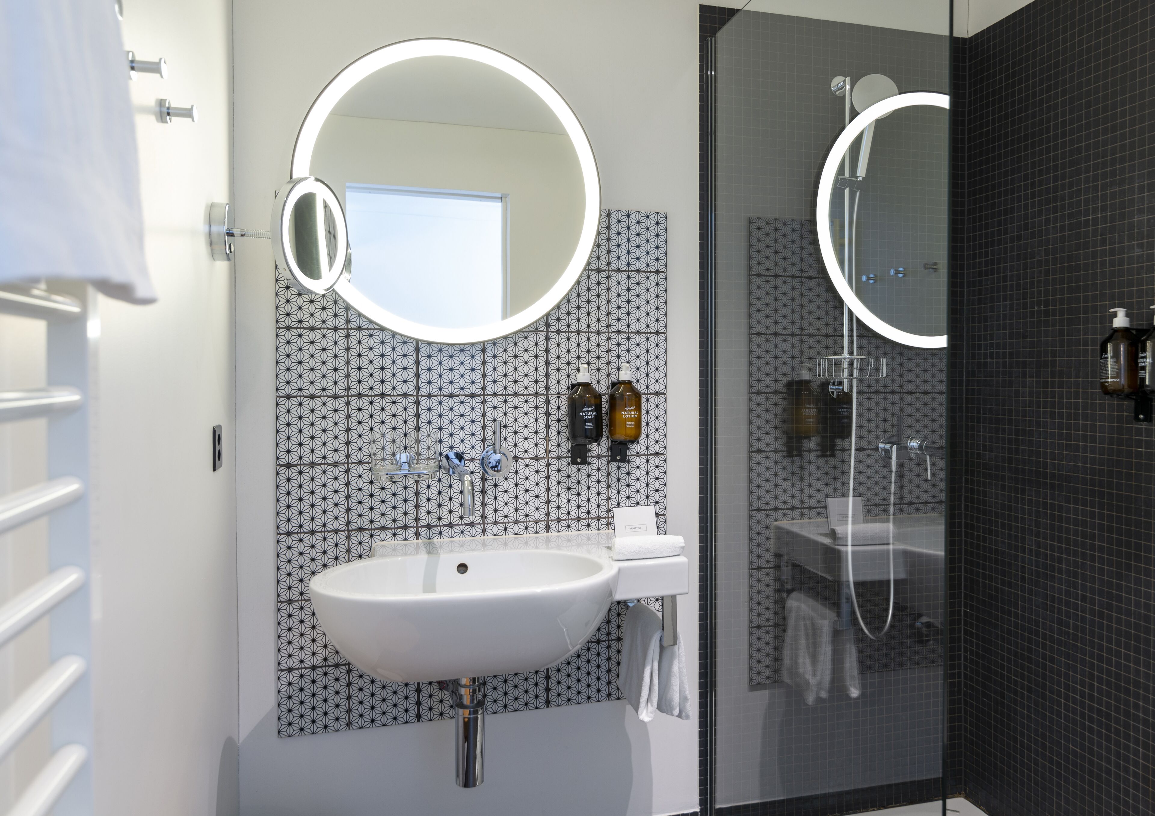 single queen | bathroom | shower, designer toiletries, hair dryer, towels