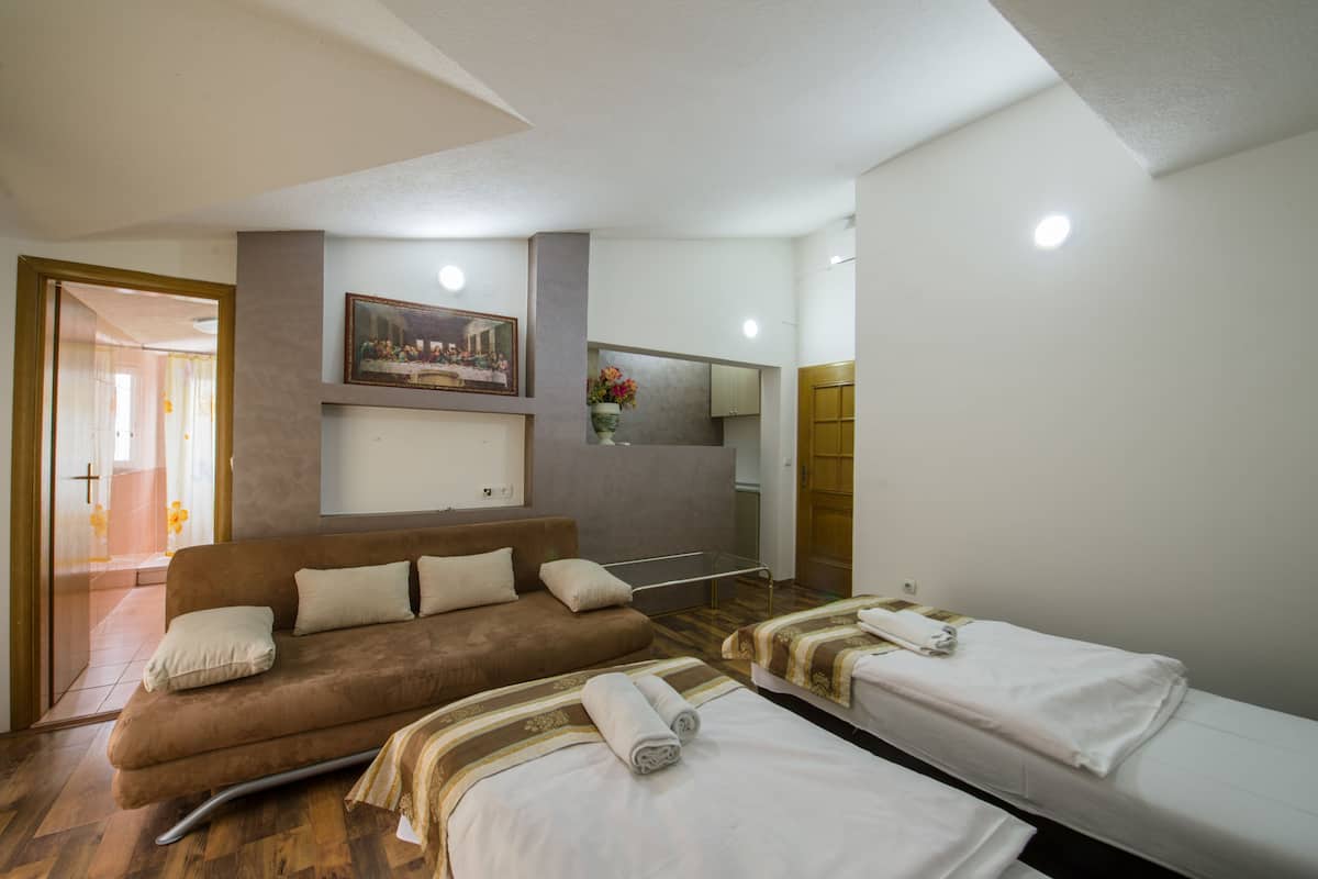 desk, iron/ironing board, free wifi