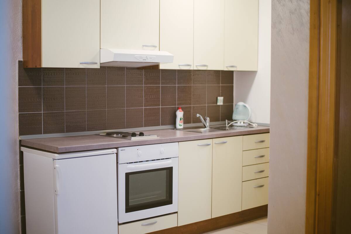 comfort apartment, 1 bedroom, non smoking, kitchen | desk, iron/ironing board, free wifi