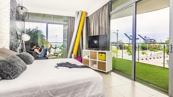 Deluxe with balcony ocean view | 1 間睡房、迷你吧、房內夾萬、書桌