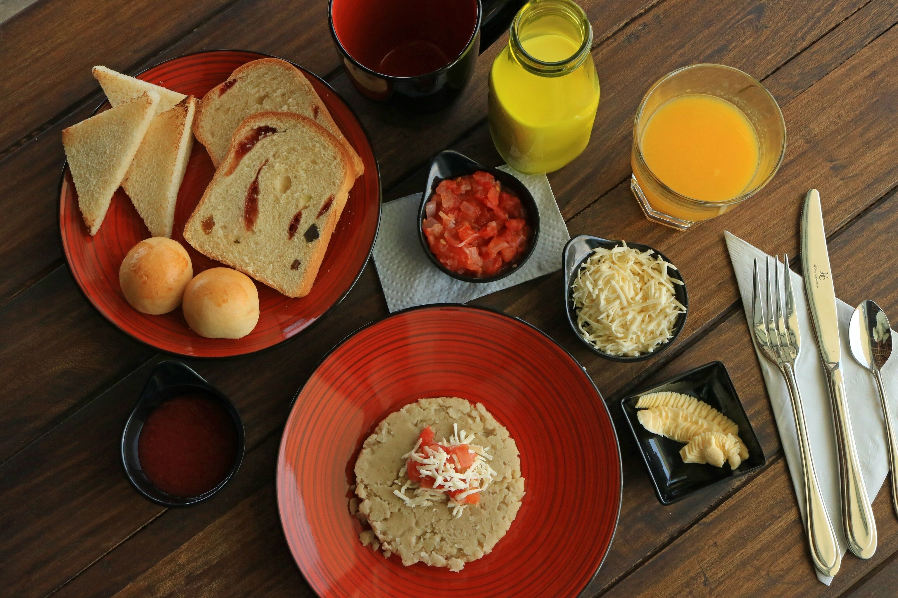 free daily cooked-to-order breakfast