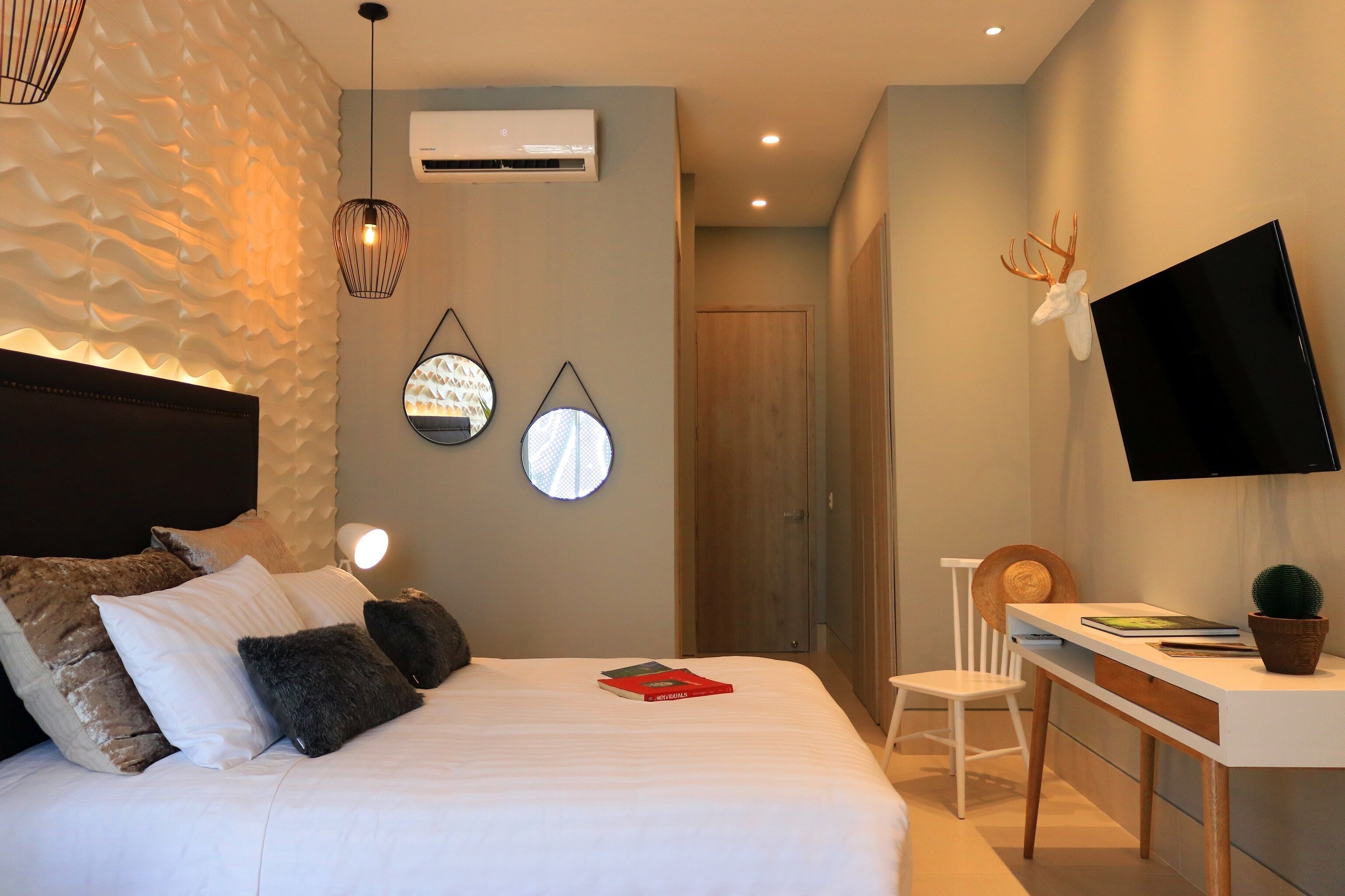 minibar, in-room safe, desk, free wifi