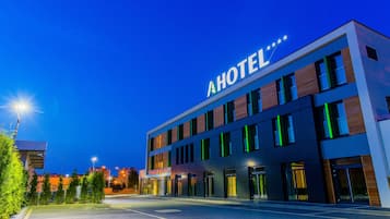 Hotel entrance with a contemporary design and glass paneling.