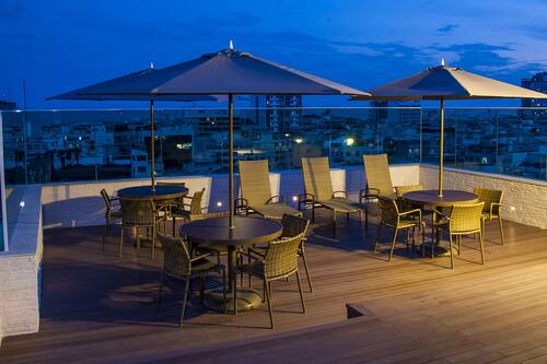 2 bars, bar en bord de piscine
