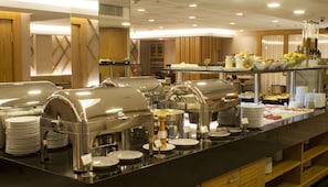 Daily buffet breakfast (BRL 50.00 per person)