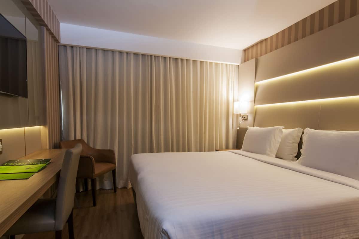 Míníbar, öryggishólf í herbergi, sérvalin húsgögn, skrifborð