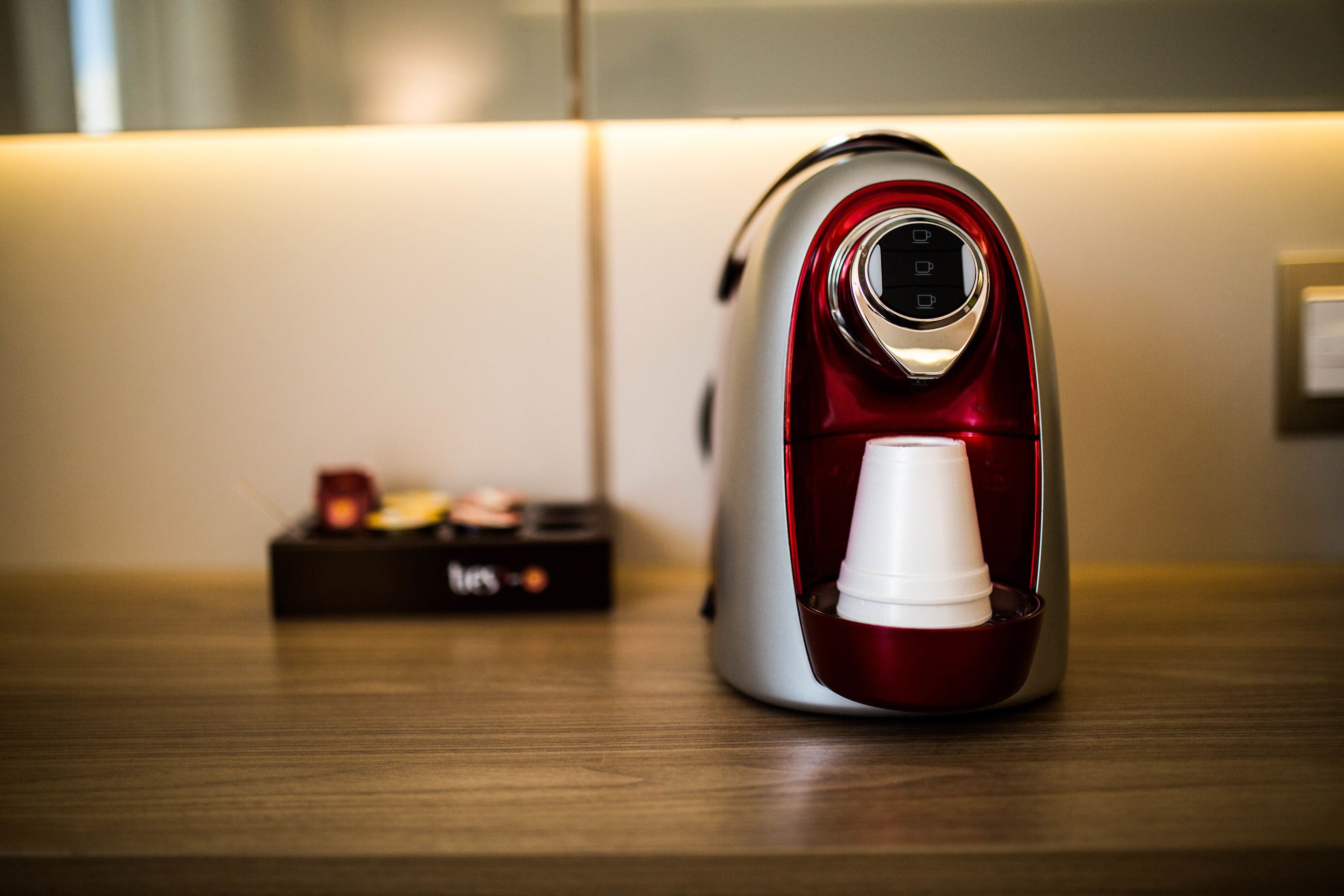 luxury twin room, 2 single beds | 1 bedroom, minibar, in-room safe, individually furnished