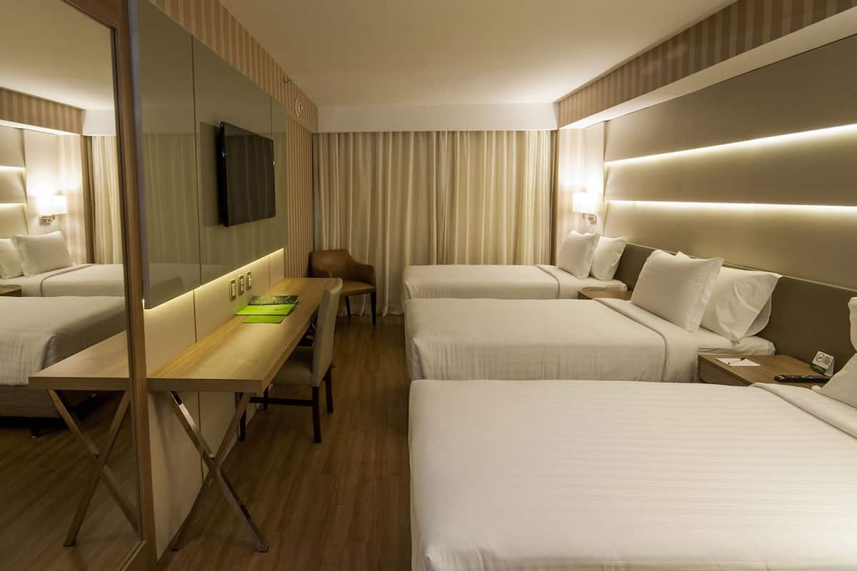 Míníbar, öryggishólf í herbergi, sérvalin húsgögn, skrifborð