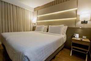 Minibar, safe på rommet, individuelt innredet og skrivebord