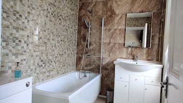 Deluxe Double Room, Private Bathroom | Bathroom