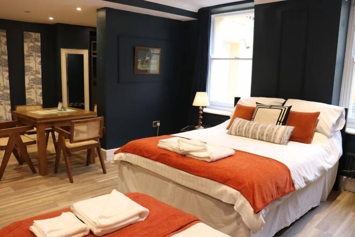 Hypo-allergenic bedding available, memory foam beds, WiFi (free)