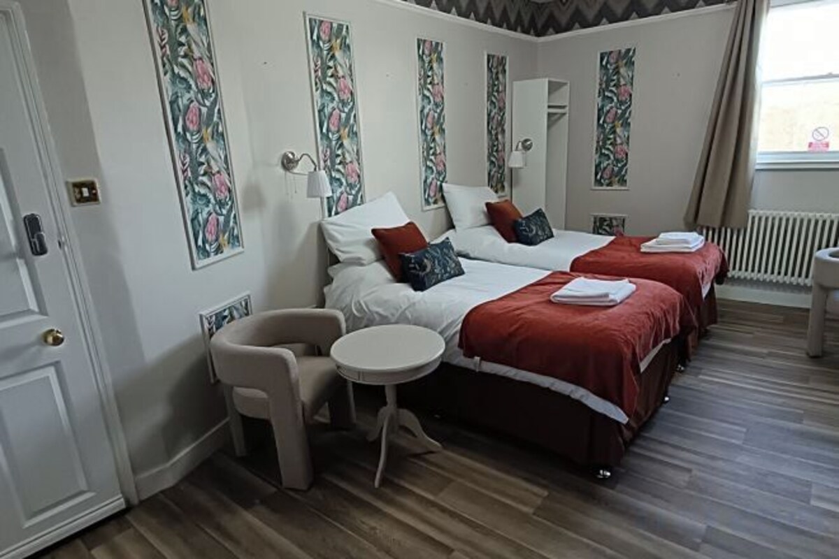 Twin Room (6)
