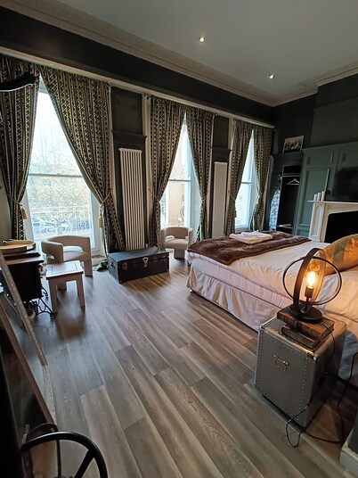 Rooms on The Prom