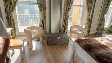 Executive Double Room, Private Bathroom | 1 bedroom, hypo-allergenic bedding, memory foam beds