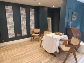 Family Quadruple Room, Private Bathroom | Hypo-allergenic bedding, memory foam beds, individually decorated - Rooms on The Prom (Cheltenham)