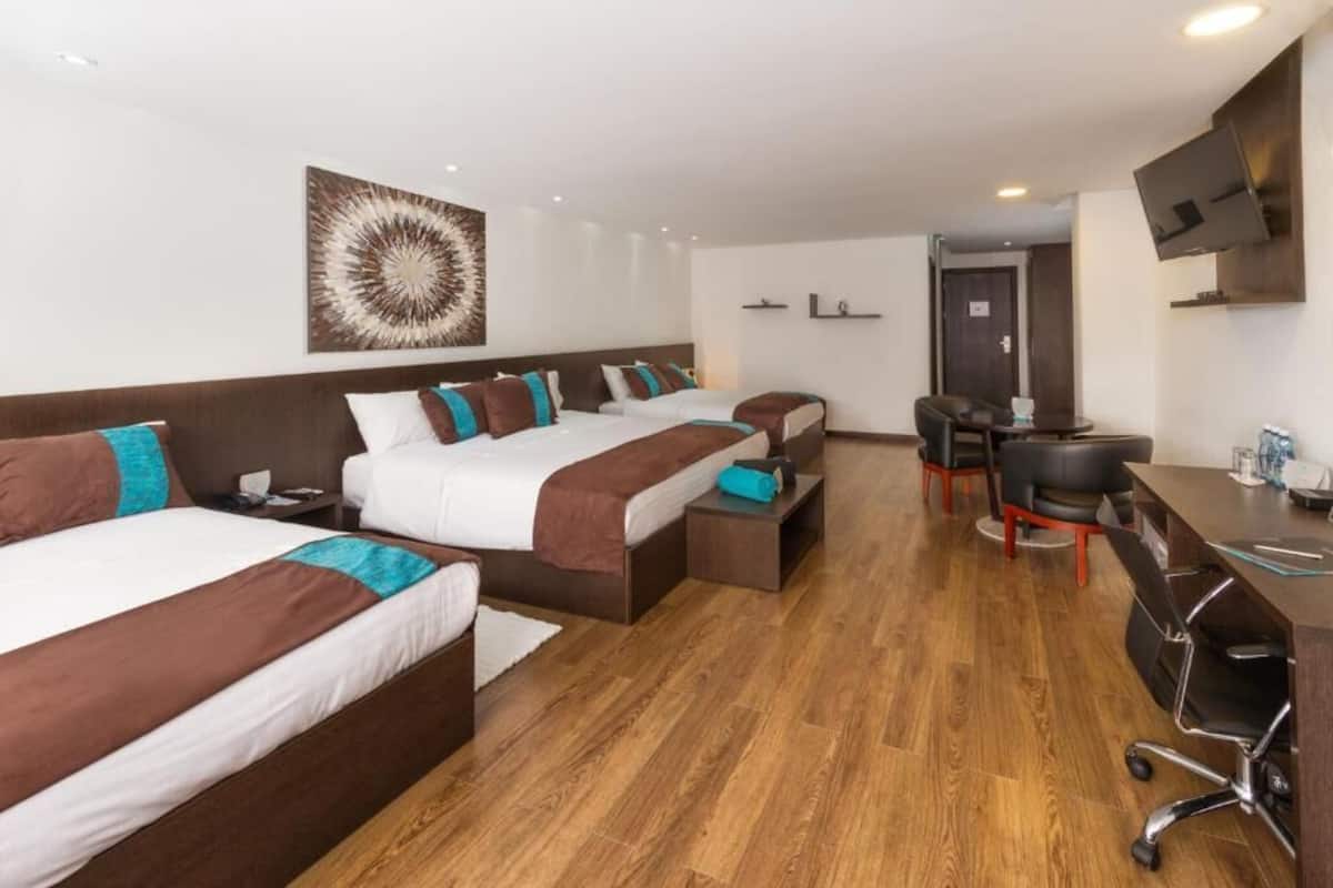 Chambre Triple Standard, 1 chambre, salle de bains attenante, vue ville