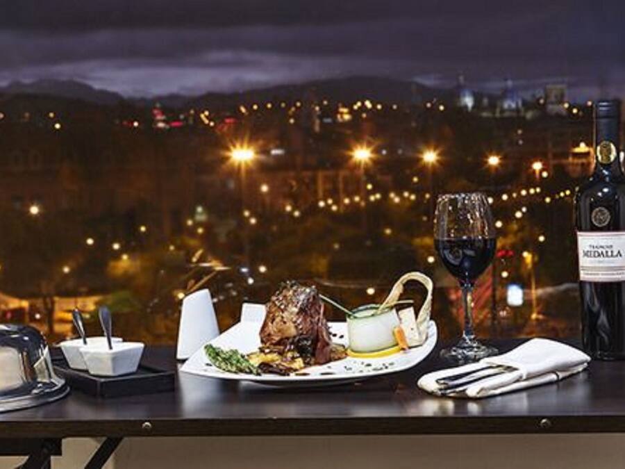 Der serveres morgenmad, frokost og aftensmad