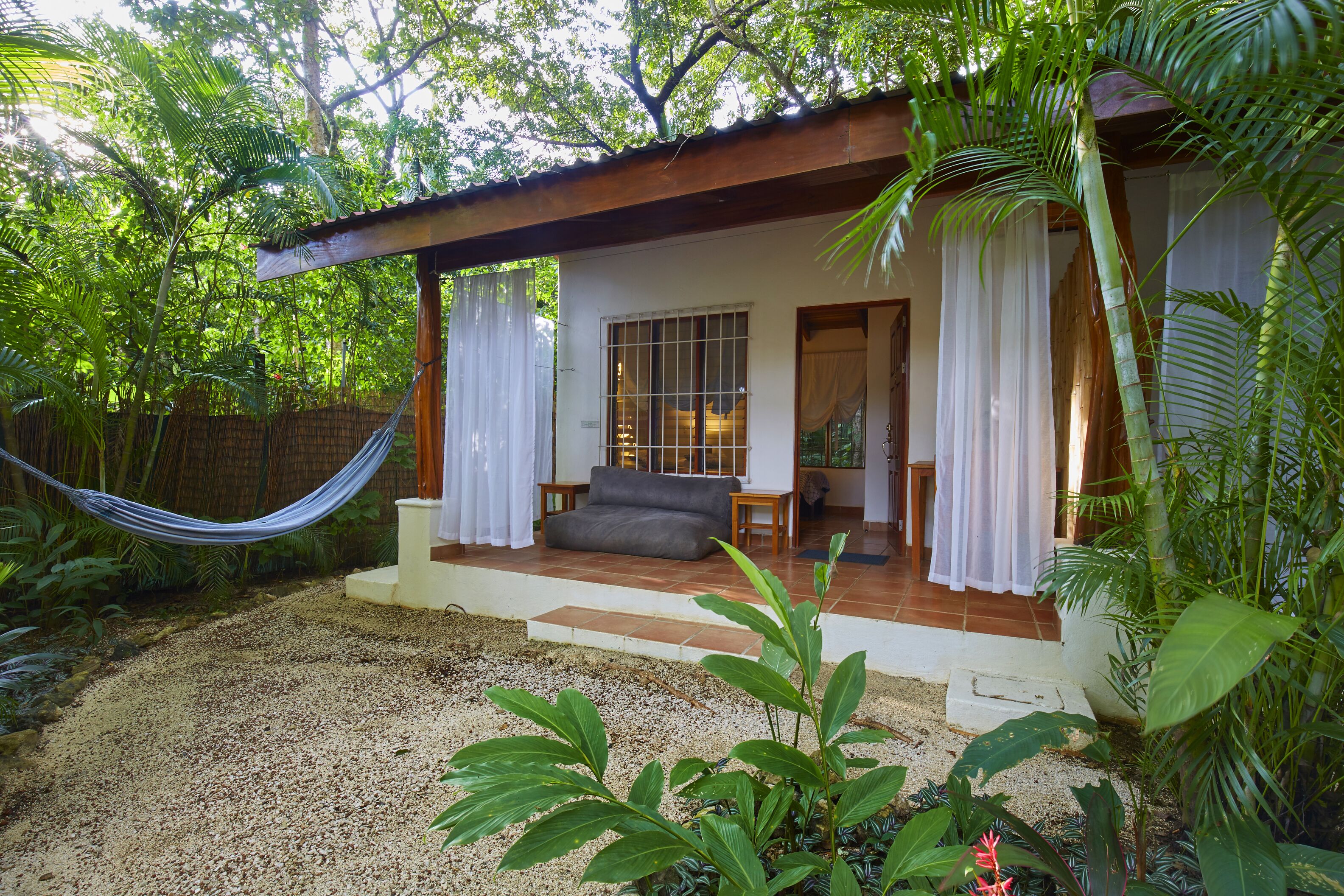 Standard tvåbäddsrum - 1 sovrum - privat badrum | Utsikt mot trädgården