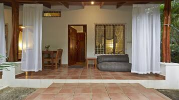 Kamar Triple Standar, 2 kamar tidur, ensuite, lantai dasar | Pemandangan dari kamar