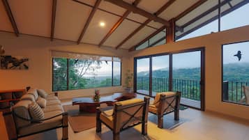 White Hawk Villa | 1 bedroom, in-room safe, bed sheets