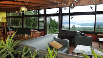 Bar við sundlaugarbakkann
