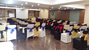 Indoor wedding - Pride Biznotel Vadodara (Vadodara)