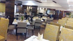 Buffet - Pride Biznotel Vadodara (Vadodara)
