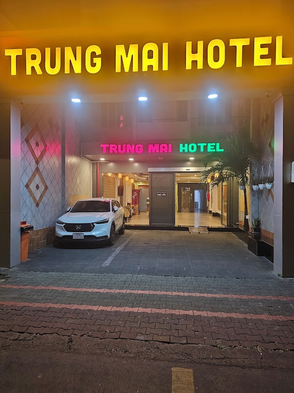Front of property - Trung Mai Hotel (Ho Chi Minh City)