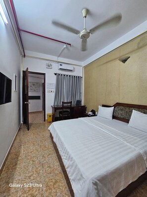 Superior Double Room | Minibar, in-room safe, desk, free WiFi